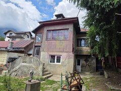 Casa batraneasca cu teren de vanzare in Busteni